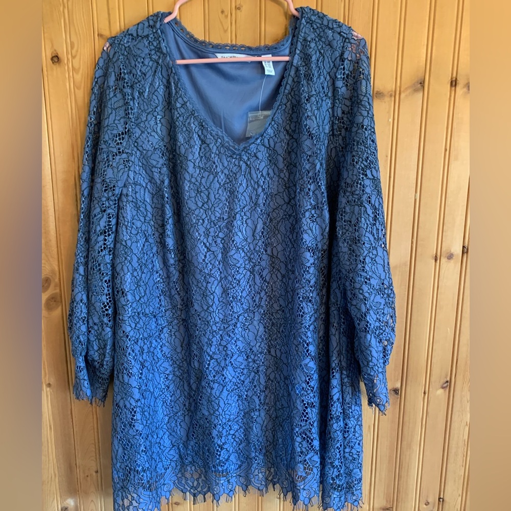 Ladies lace tunic - beautifully made with scalloped edges at hem and sleeves.